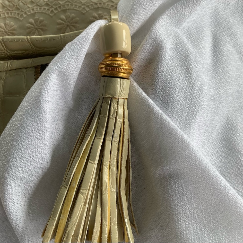 VIA PIAGGI Vintage Pocketbook w/Tassel Zipper; several compartments - Picture 10 of 10